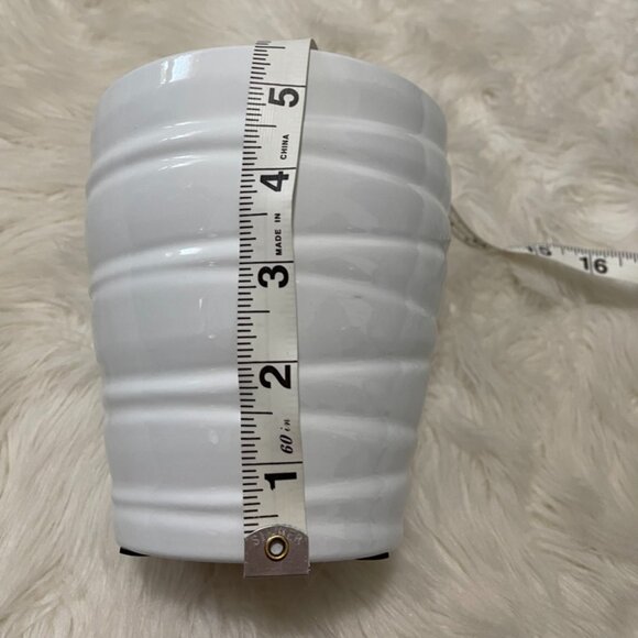 5.5 inch Glossy White Honey comb pattern, ceramic planter pot - Picture 3 of 8